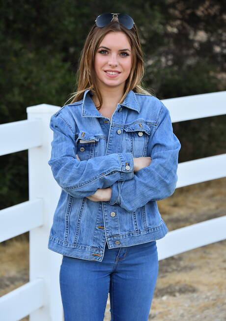 FTV Girls pleased to share with you a free gallery with Summer unveiling hot shape