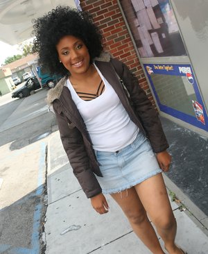 Gloryhole Initiations are excited to present you with a gallery showcasing Daquiri Divine in work with wet lips on dick