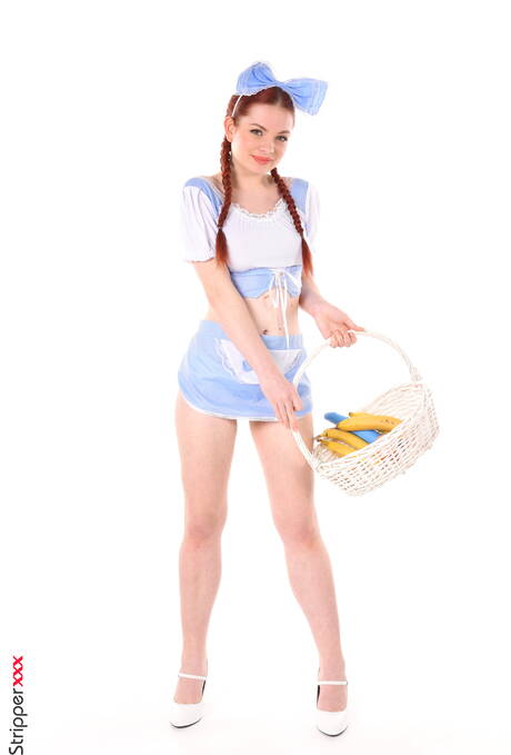 iStripper are excited to present you with xxx gallery showcasing Miss Olivia showing beautiful shape